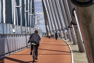 Cycle and pedestrian bridge Snelbinder Brug, over the river Waal near Nijmegen, was added to the