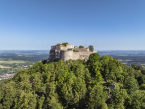 Luftbild von der hochmittelalterlichen Burgruine, Höhenburg Hohenneuffen am Albtrauf, Neuffen,
