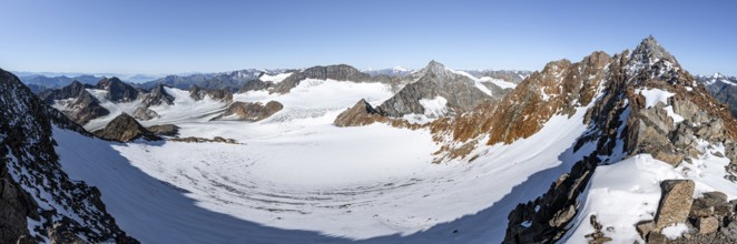 Mountain panorama with Wilder Freiger peak, picturesque high mountain landscape with rocky ridge