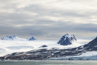Glacier tongue, ice, mountain range, snow, sea, Lillienhöökbreen, Spitsbergen, Svalbard