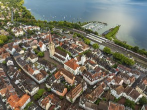 Luftbild von der Stadt Radolfzell am Bodensee mit der historischen Altstadt, dem Radolfzeller