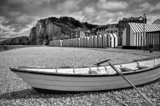 Rowing boat on the beach, pebble beach, beach huts, beach cabins, bathing cabins, cabins, black and