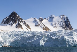 Glacier tongue, ice, ridge, mountain range, sea, Fugelfjorden, Spitsbergen, Svalbard