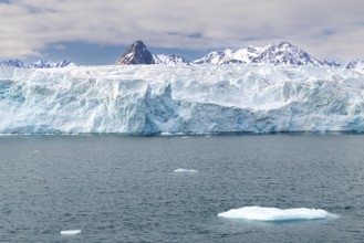 Glacier tongue, ice, mountain peak, snow, Lillienhöökbreen, Spitsbergen, Svalbard