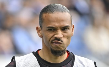Leroy Sane FC Bayern Munich FCB (10) portrait in substitutes' jersey, wrinkles his nose, gestures