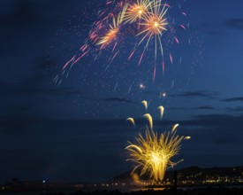 A brilliantly radiant, atmospheric firework display for the Heligoland island festival in red and