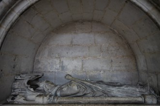 Interior view, tomb, Cathédrale Notre-Dame d'Amiens, Amiens, Somme, France