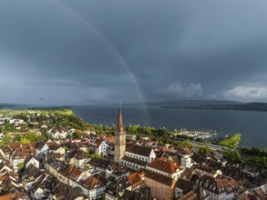 Luftbild von der Stadt Radolfzell am Bodensee mit der historischen Altstadt und dem Radolfzeller