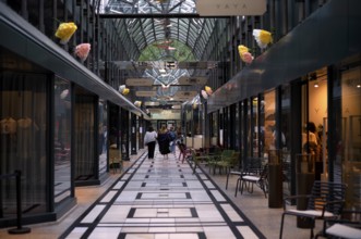 Calwer Passage, shopping arcade, shopping centre, roofed, mixed light, Stuttgart,