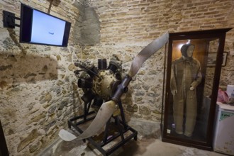 Exhibition with a large propeller engine next to a pilot's suit, War Museum, Military Museum,