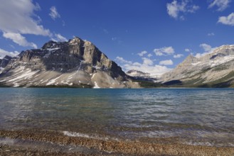 Bow Lake with Crowfoot Mountain and Bow Glacier, Icefields Parkway, Banff National Park, Alberta,