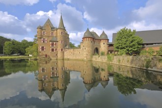 Satzvey Castle built 12th century, pond, reflection, idyll, moated castle, Satzvey, Mechernich,