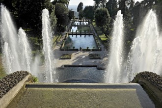 Neptune Fountain, Fontana di Nettuno, fish ponds, Renaissance garden of Villa d'Este, water