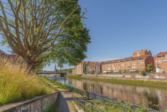 View from Alte Neustadt across the Weser to the Teerhof peninsula, brick architecture, hiking