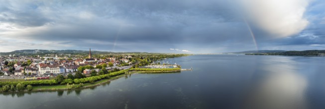 Luftbild, Panorama von der Stadt Radolfzell am Bodensee mit der Halbinsel Mettnau nach einem