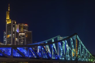 Frankfurt sets an example: The Eiserner Steg will shine in rainbow colours for Christopher Street