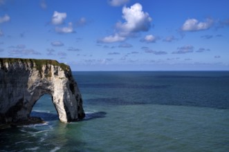 Rock arch Falaise or Porte La Manneporte, Étretat, sea, steep coast, cliffs, chalk cliffs,