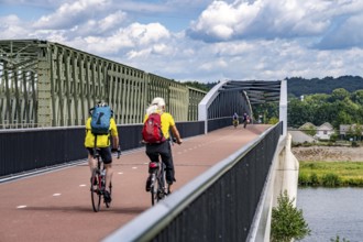 De Massover cycle path bridge, over the Meuse south of Nijmegen, near Cuijk, part of the