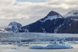 Glacier tongue, ice, mountain peak, snow, Kongsbreen, Spitsbergen, Svalbard