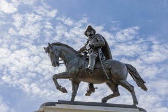 Bronze sculpture of General Sam Houston at the entrance to Hermann Park in downtown Houston, Texas
