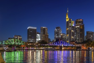 Frankfurt sets an example: The Eiserner Steg will shine in rainbow colours for Christopher Street