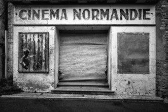 Oldest former cinema of Bayeux, derelict, Lost Place, Cinéma Normandie, old town, black and white,