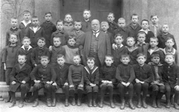 Group photo of a school class, ca. 1919, A group of schoolchildren posing with their teacher in