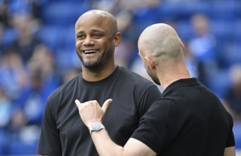Coach Coach Vincent Kompany FC Bayern Munich FCB Portrait smiling in conversation Discussion with