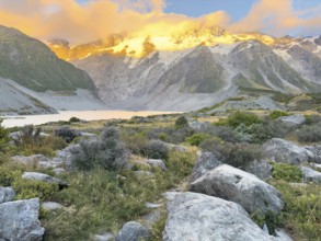 Sunrise on the Hooker Valley Track hiking trail, Mount Cook National Park, South Island, New