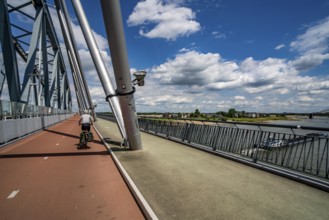 Ride over the Snelbinder Brug bicycle and pedestrian bridge, over the river Waal near Nijmegen, was