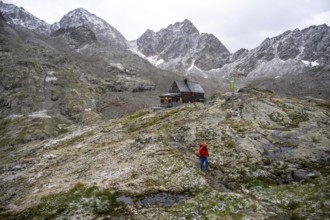 Hikers on the Vienna High Trail at the Adolf Nossberger Hut, Schober Group, Hohe Tauern National