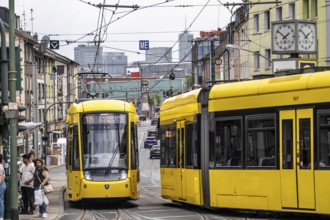 Ruhrbahn tram, on Altendorfer Straße, intersection Helenenstraße, in Essen-Altendorf, rush hour,