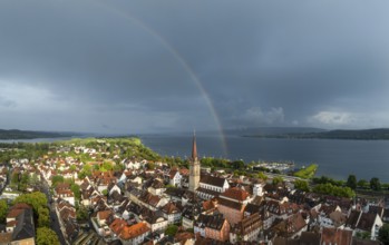 Luftbild von der Stadt Radolfzell am Bodensee mit der historischen Altstadt und dem Radolfzeller
