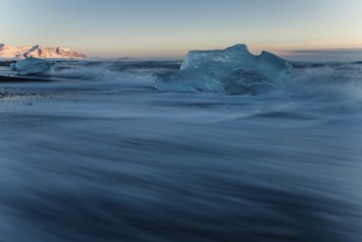 Jökulsarlon, icebergs, ice, cold, glacial lake, Vatnajökull glacier, winter, beach, sunrise, ocean,