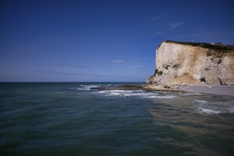Pointe Fagnet, headland, Trou au Chien saddle, sea, sky, Fécamp, Alabaster Coast, La Côte