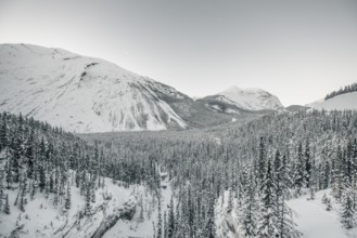 Winter road trip on the Icefields Parkway with lots of snow and ice, Banff National Park, Jasper