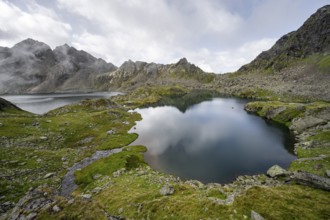 Mountain lakes Wangenitzsee and Kreuzsee, cloudy mountain peaks in the morning, Schober group, Hohe