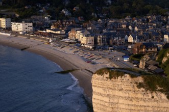 Beach, beach promenade, Étretat, sea, steep coast, cliffs, chalk cliffs, alabaster coast, La Côte