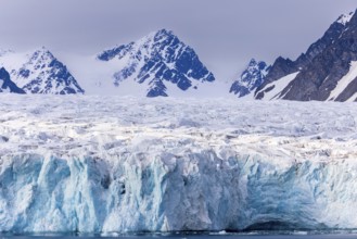 Glacier tongue, ice, edge, in front of mountain peak, sea, Lillienhöökbreen, Spitsbergen, Svalbard
