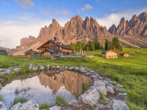 Geisleralm with Geisler group and alpenglow, reflection, Dolomites, Santa Magdalena, South Tyrol,