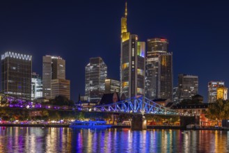 Frankfurt sets an example: The Eiserner Steg will shine in rainbow colours for Christopher Street