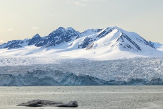 Glacier tongue, ice, mountain range, sea, Lillienhöökbreen, Spitsbergen, Svalbard