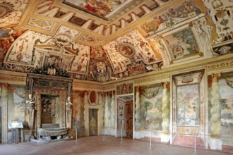 Salone della Fontana, fountain hall, Roman Mannerist frescoes, Villa d'Este residential palace,
