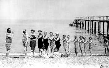 Beach, Baltic Sea, Summer holiday, In a row of organ pipes, 1920s, Group of people in striped