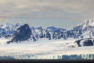 Glacier tongue, ice, mountain range, sea, Lillienhöökbreen, Spitsbergen, Svalbard