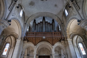Interior view, main organ, Église Saint-Pierre et Saint-Paul church, Épernay, Champagne, Marne,