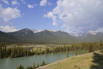 Bow River and mountains, Bow River Parkway, Banff National Park, Alberta, Canada