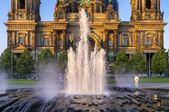 The pleasure garden with the fountain and the Berlin Cathedral, Berlin, Germany