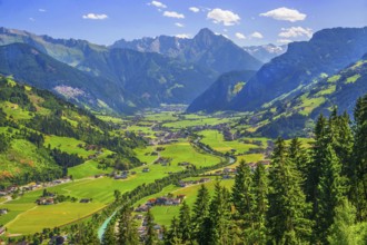 View of the valley with the Ahornspitze 2973m, Zell am Ziller, Zillertal, Zillertal Alps, Tyrol,