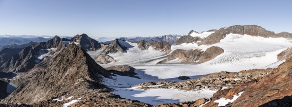 Summit of the Becher with Becherhaus, picturesque high mountain landscape, view of the